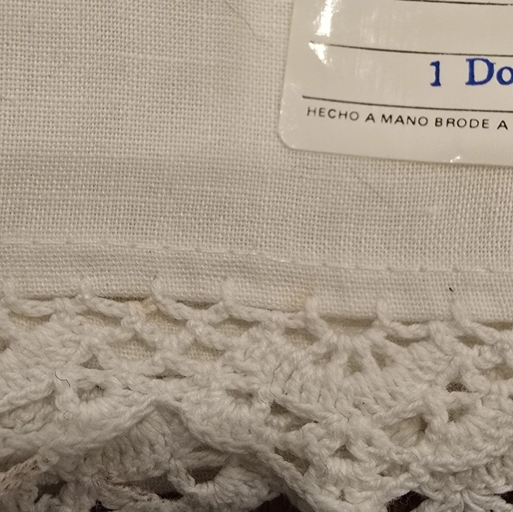 Embroidered Cotton Finger Towel Flowers & Crocheted Edge NWT Vtg